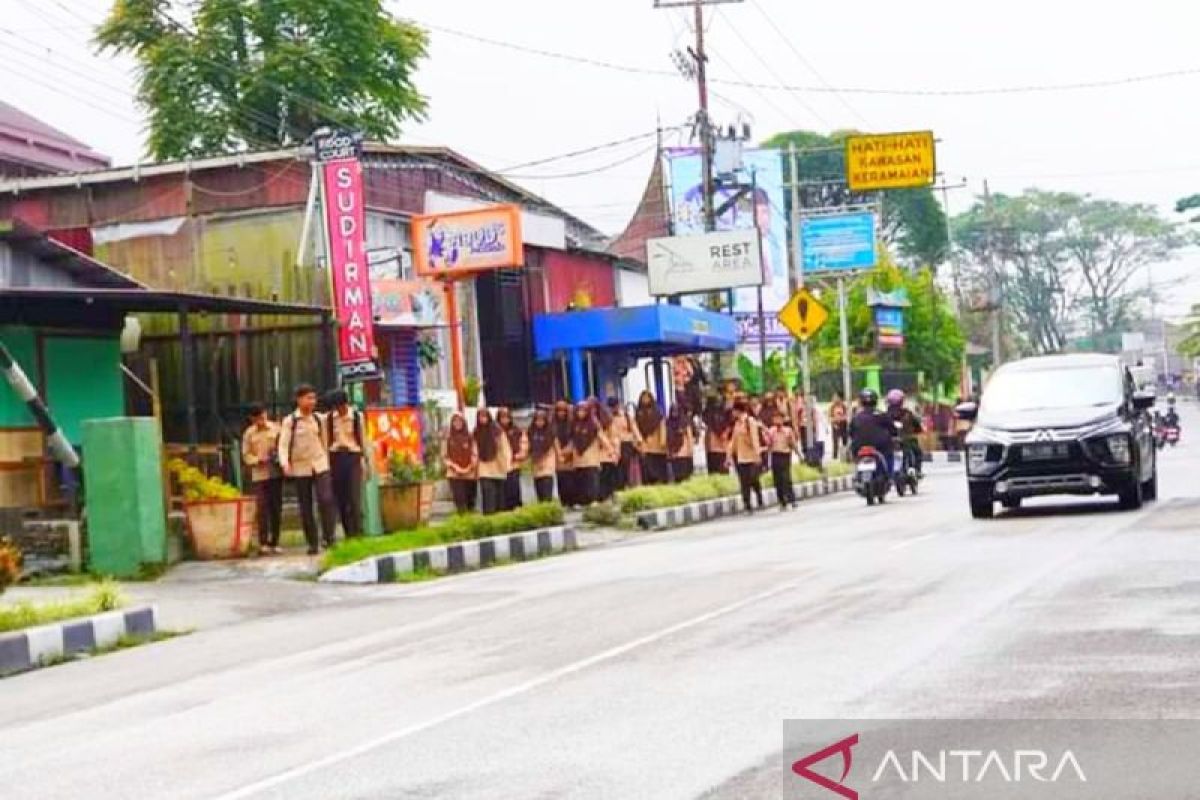 Terdampak abu vulkanik Marapi, siswa Padang Panjang di pulangkan