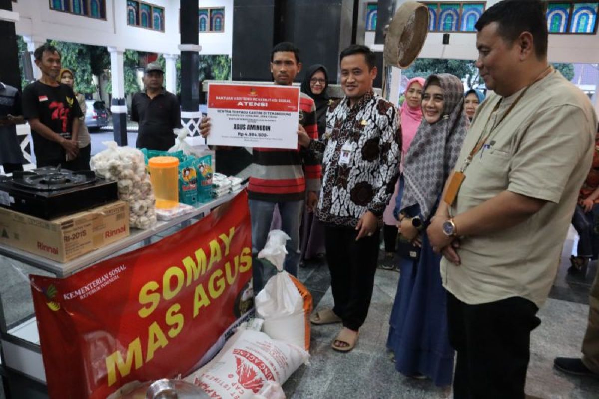 151 penerima manfaat  Kabupaten Pemalang terima bantuan Kemensos