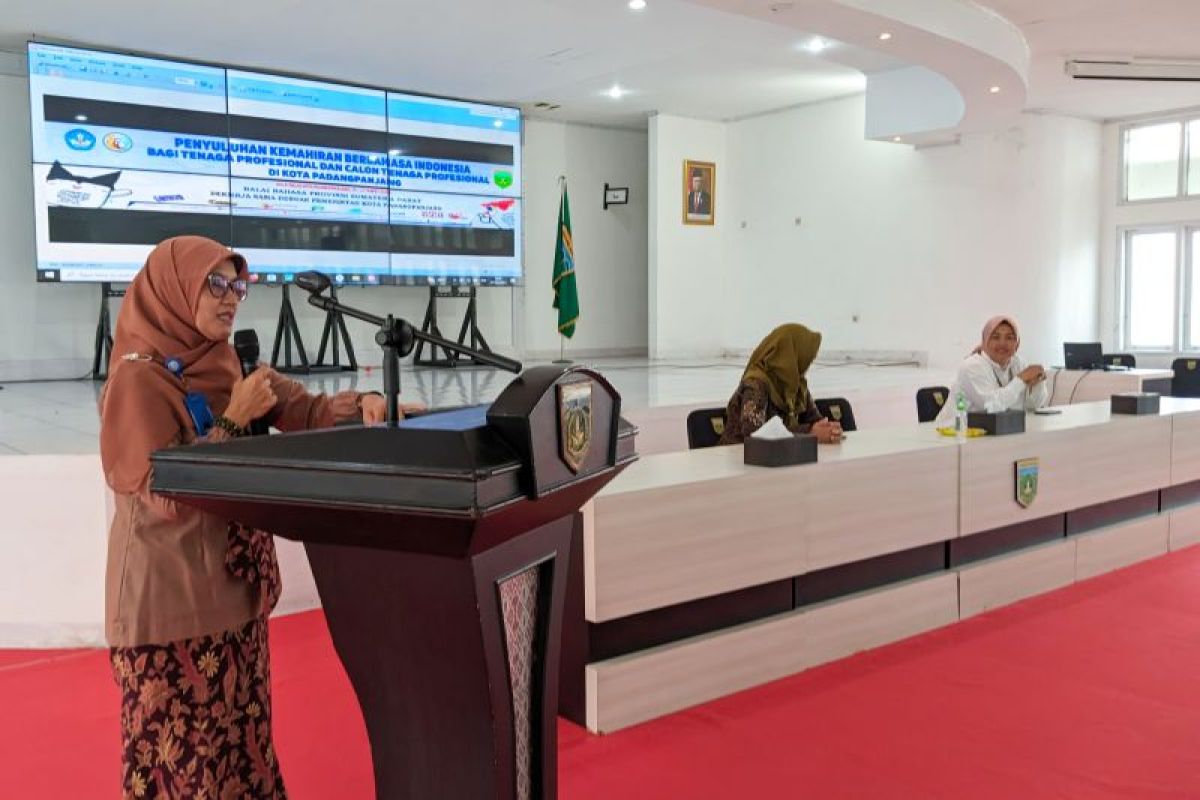 Balai Bahasa Sumbar, berikan penyuluhan bagi tenaga profesional dan calon tenaga profesional di Padang Panjang