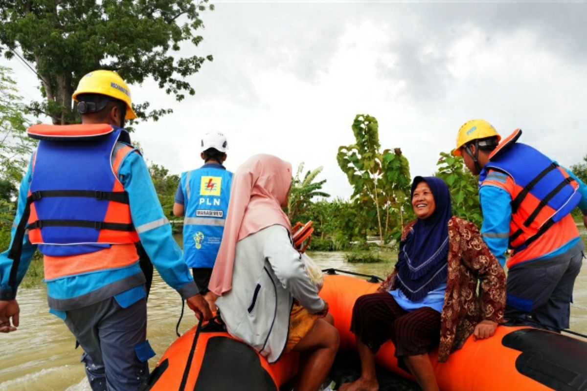 PLN Kudus salurkan bantuan kepada korban banjir di Kudus dan Demak