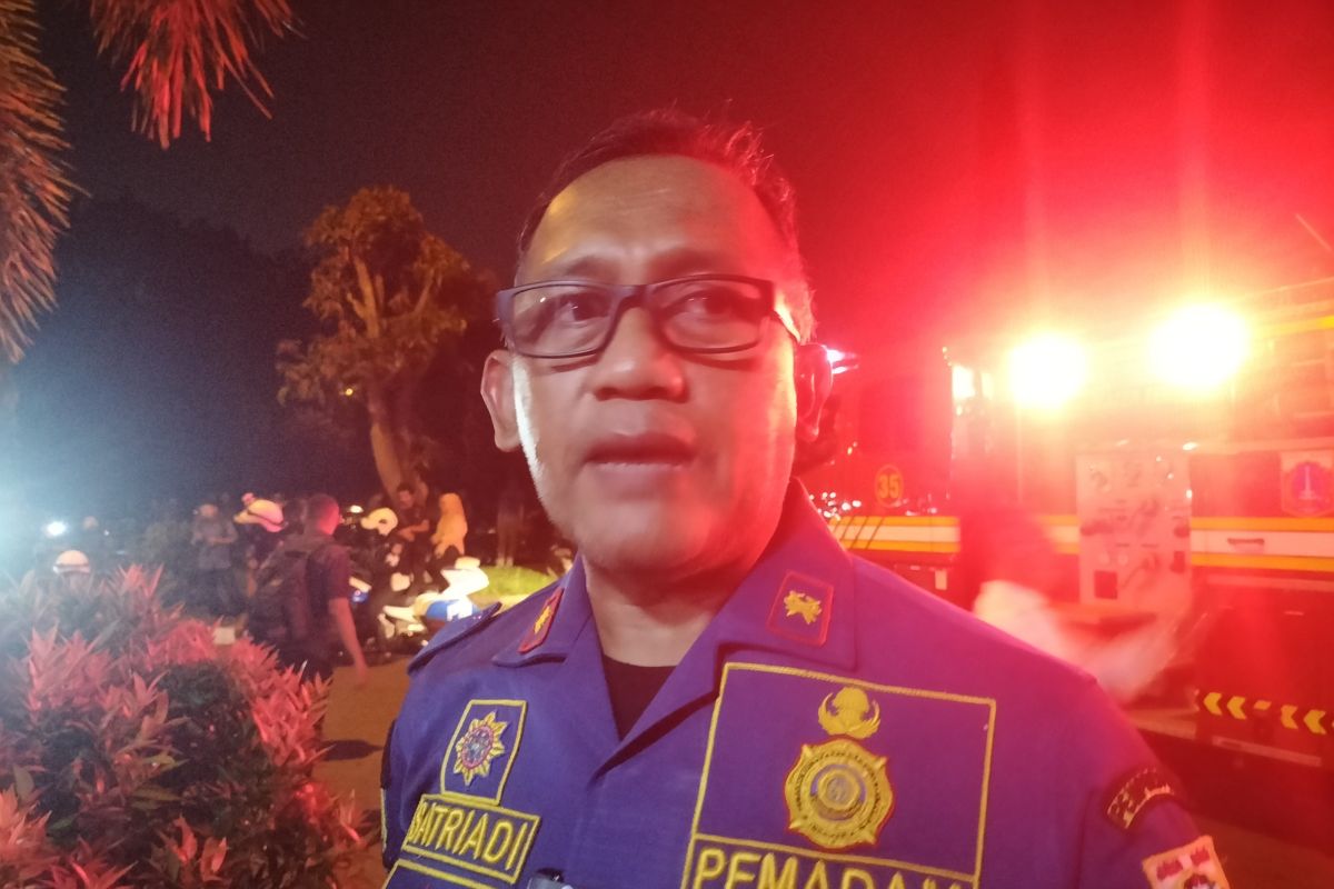 Pemprov DKI turunkan robot untuk padamkan api gudang amunisi