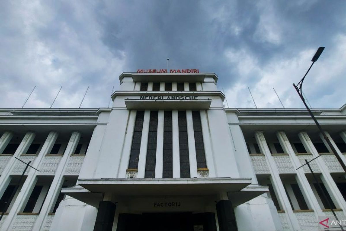 Memundurkan waktu di Museum Mandiri Jakarta