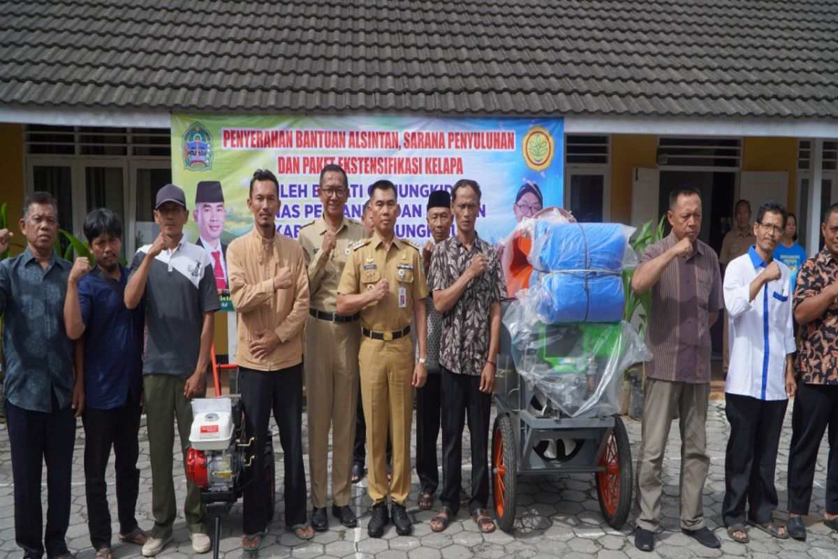 Dinas Pertanian Gunungkidul beri bantuan alat pertanian pada petani