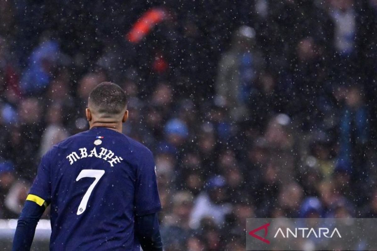 Enrique tak peduli sikap Mbappe ketika ditarik untuk lawan Marseille