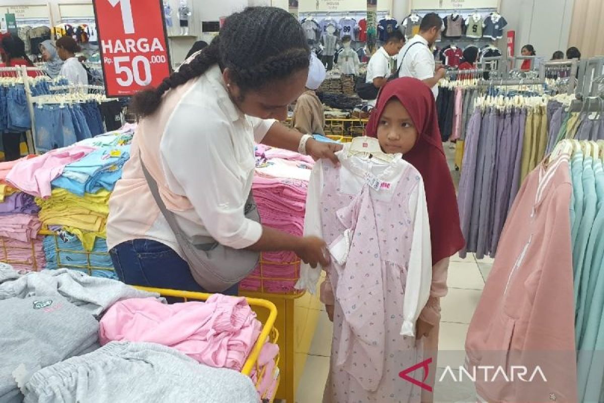 PT Pertamina berbagi kasih bersama 121 anak yatim piatu di Papua-Maluku