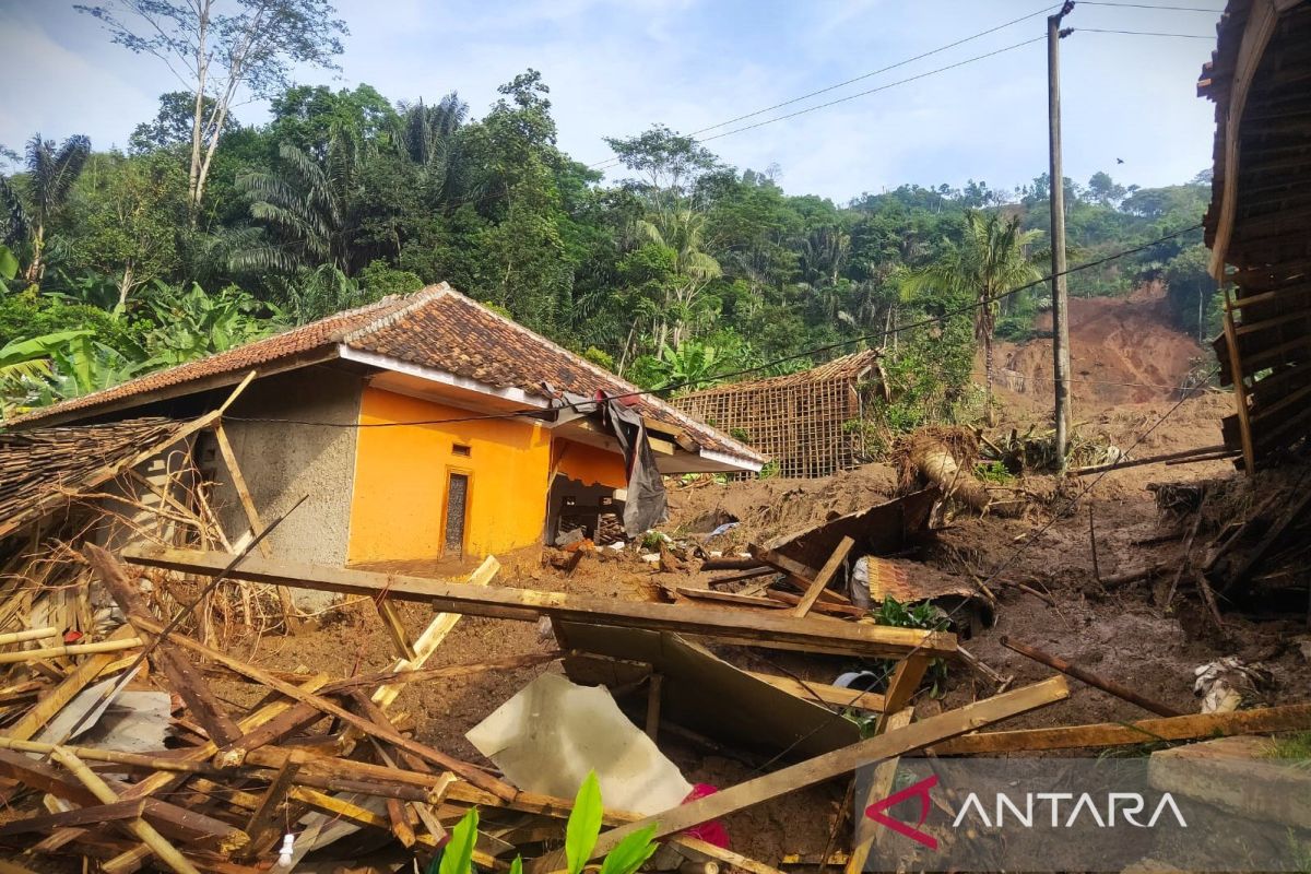 BNPB kembangkan sistem peringatan tanah longsor