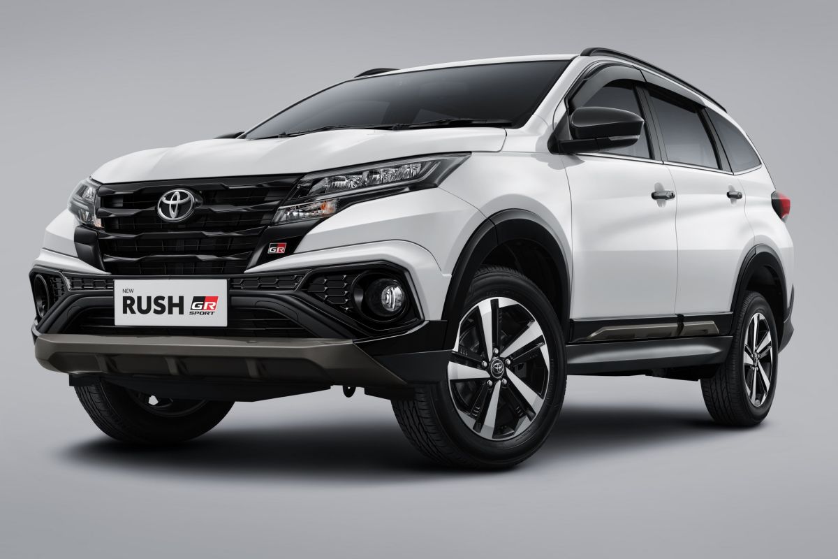 ToyotaRush GR Sport baru hadir dengan sentuhan hitam yang sporty