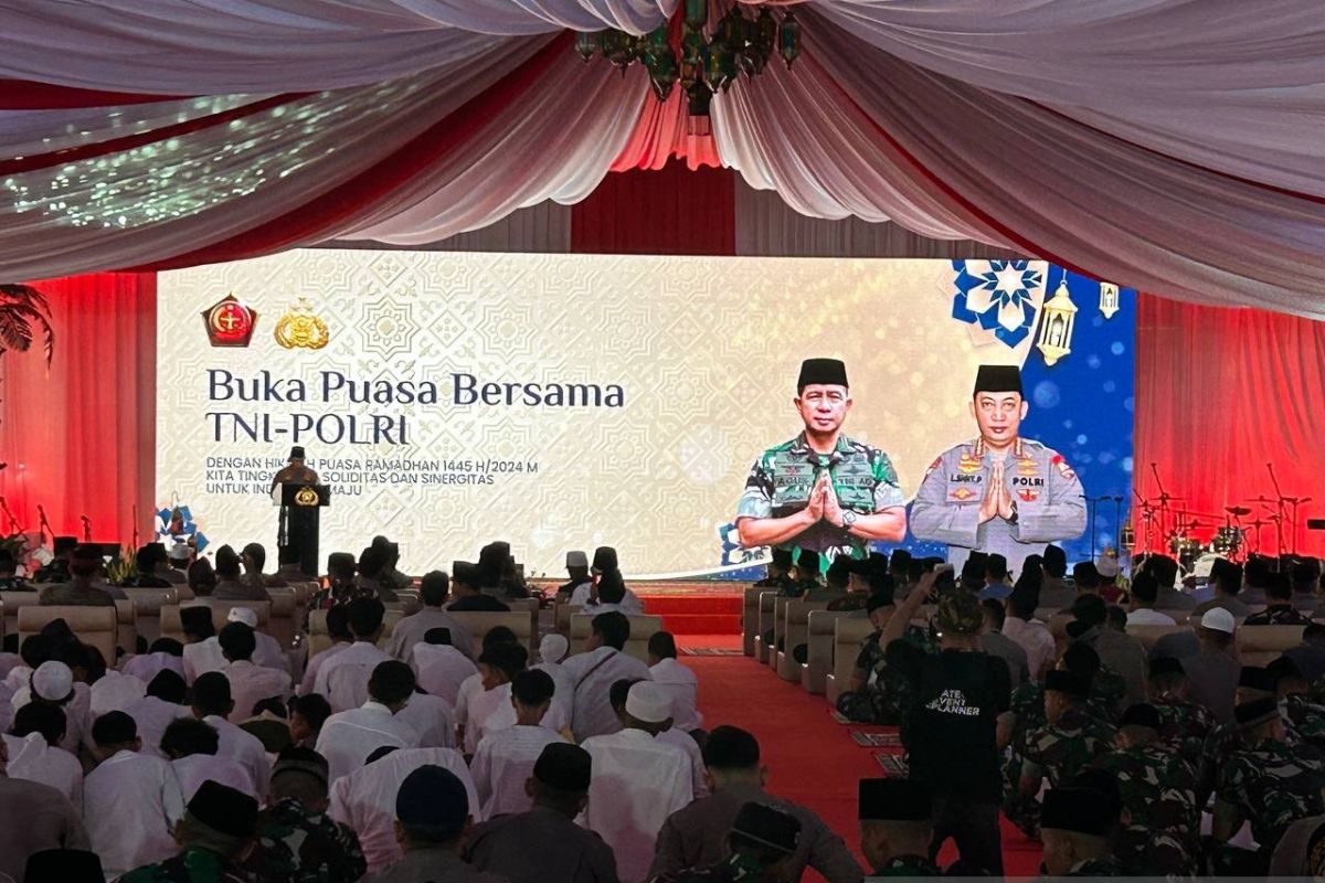 Kapolri-Panglima hadiri buka puasa bersama TNI-Polri