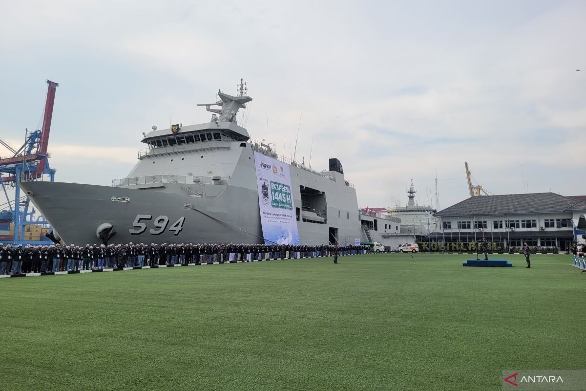 Kegiatan pesantren kilat ala militer di atas KRI Semarang-594