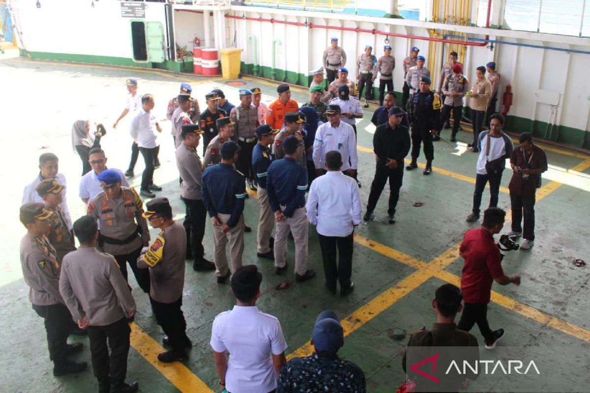 Kapolda NTB mengecek kesiapan armada arus mudik