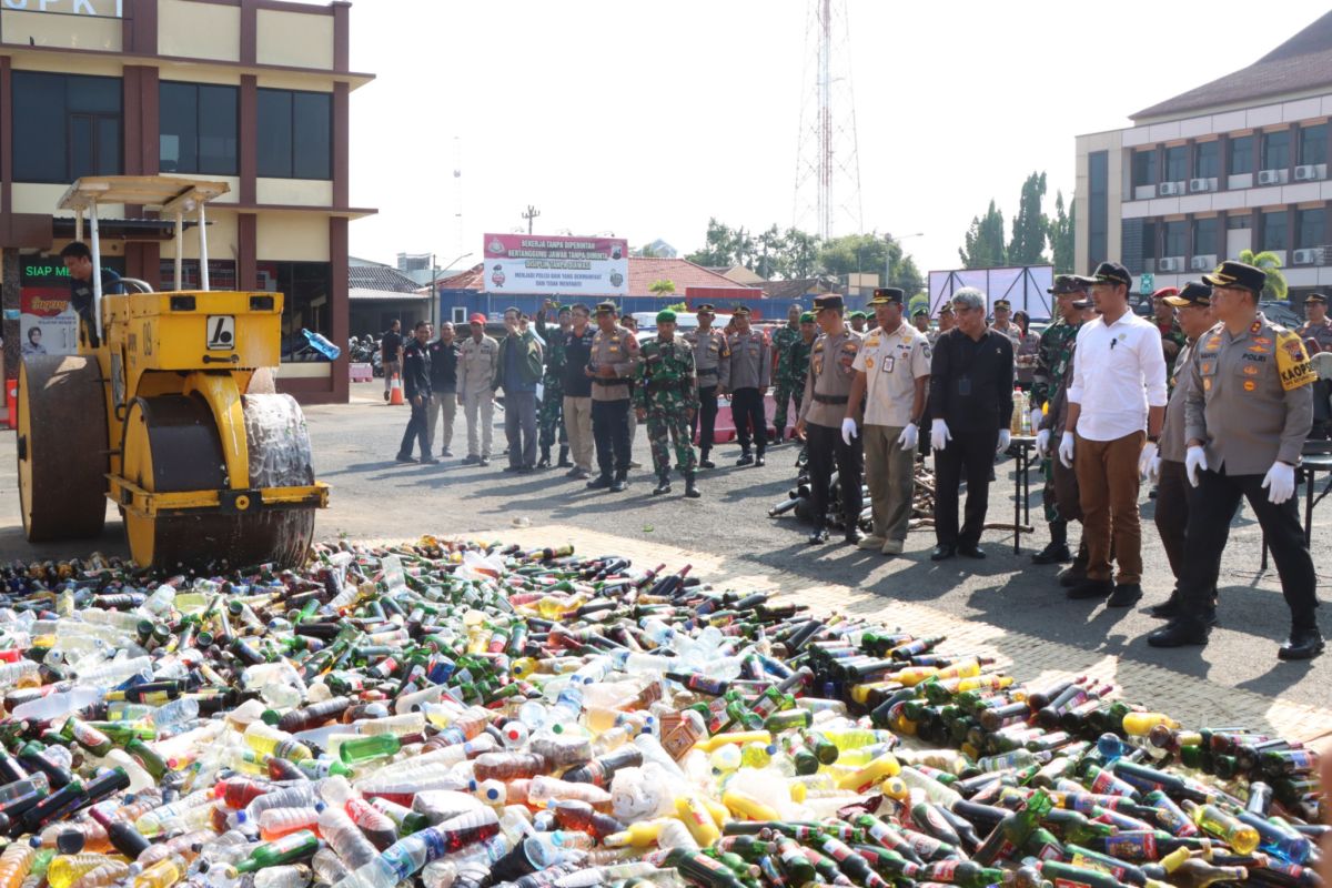 Polres Jepara sita ribuan botol minuman keras