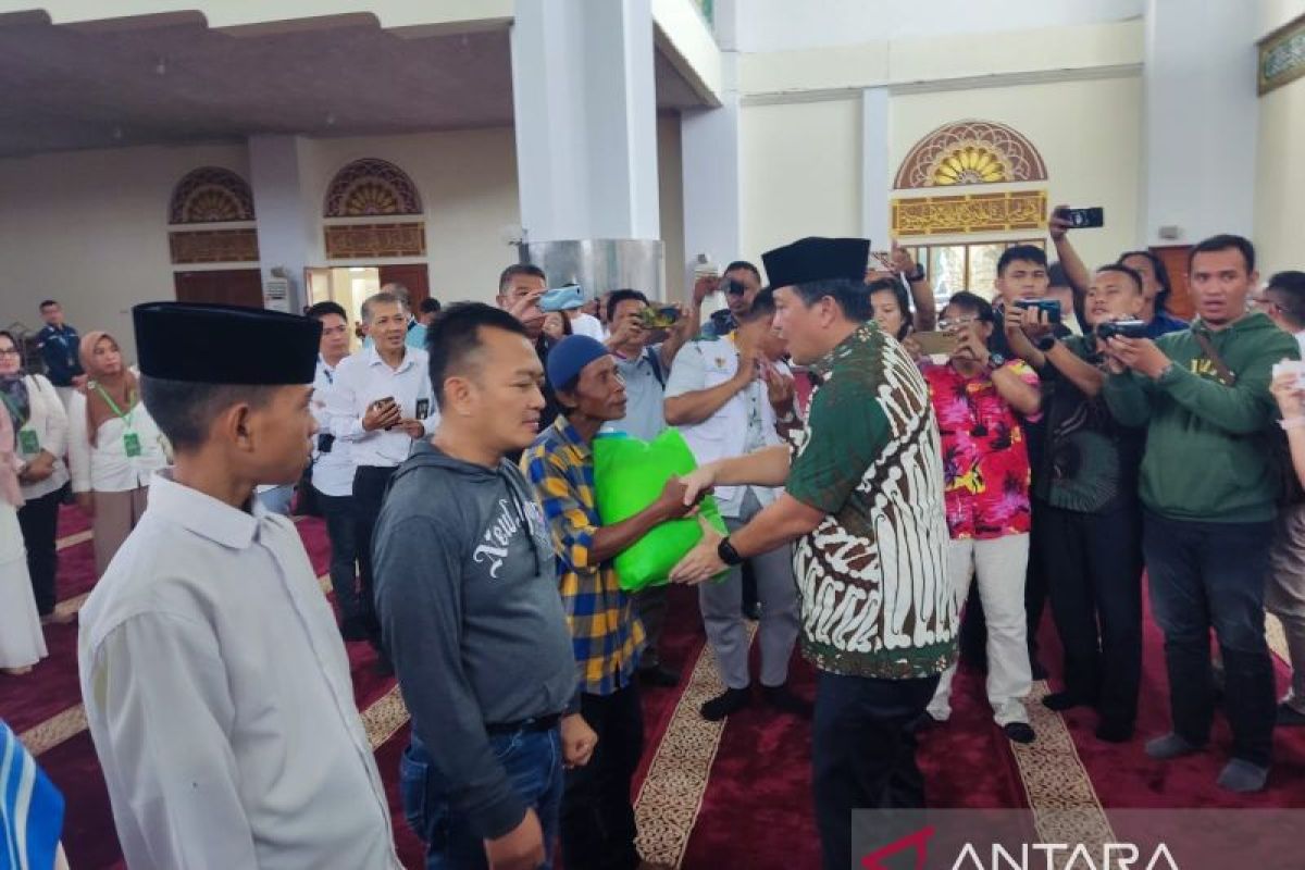 Baznas bagikan  6.000 paket Ramadhan kepada mustahik