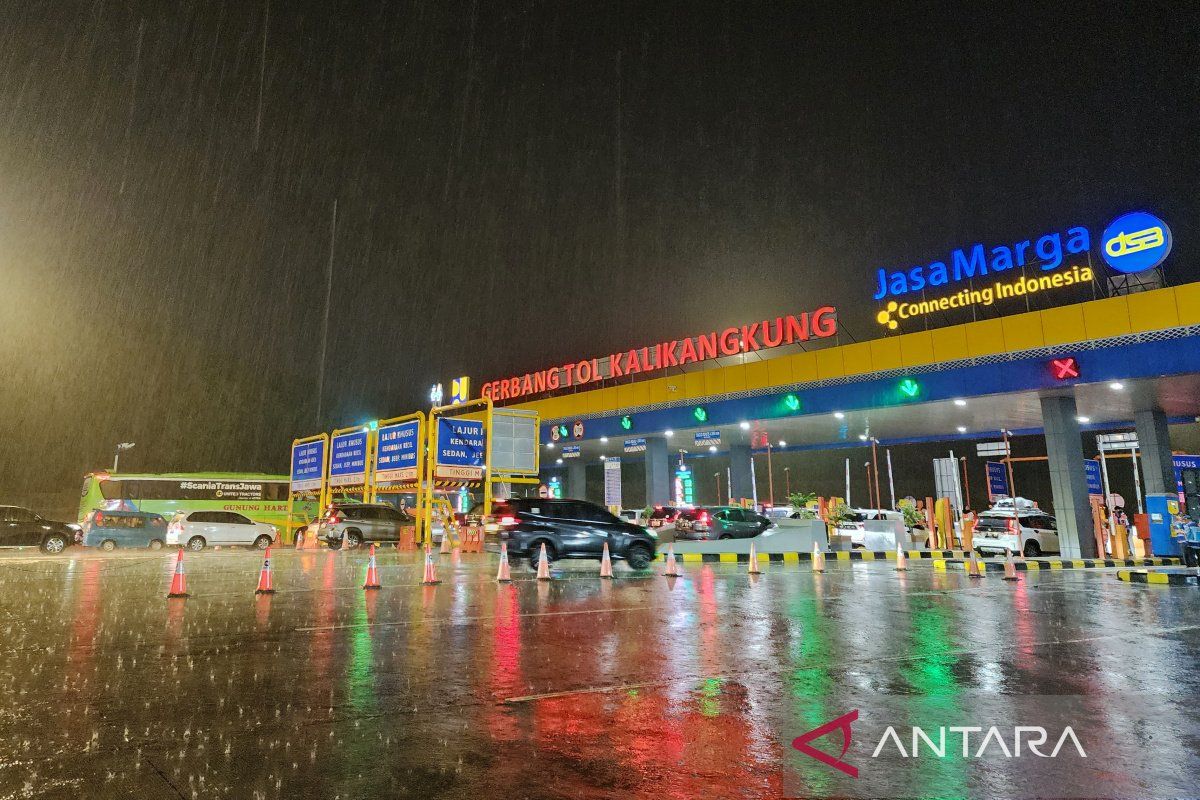 Pemudik via tol diimbau waspada ketika berkendara saat hujan