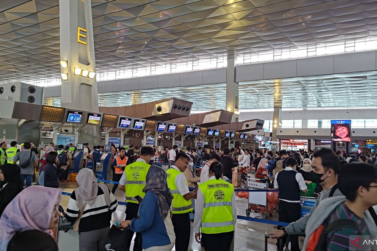 H 4 Idul Fitri Pergerakan Penumpang Di Bandara Soetta Capai 188 Ribu Antara News Sulawesi 3447