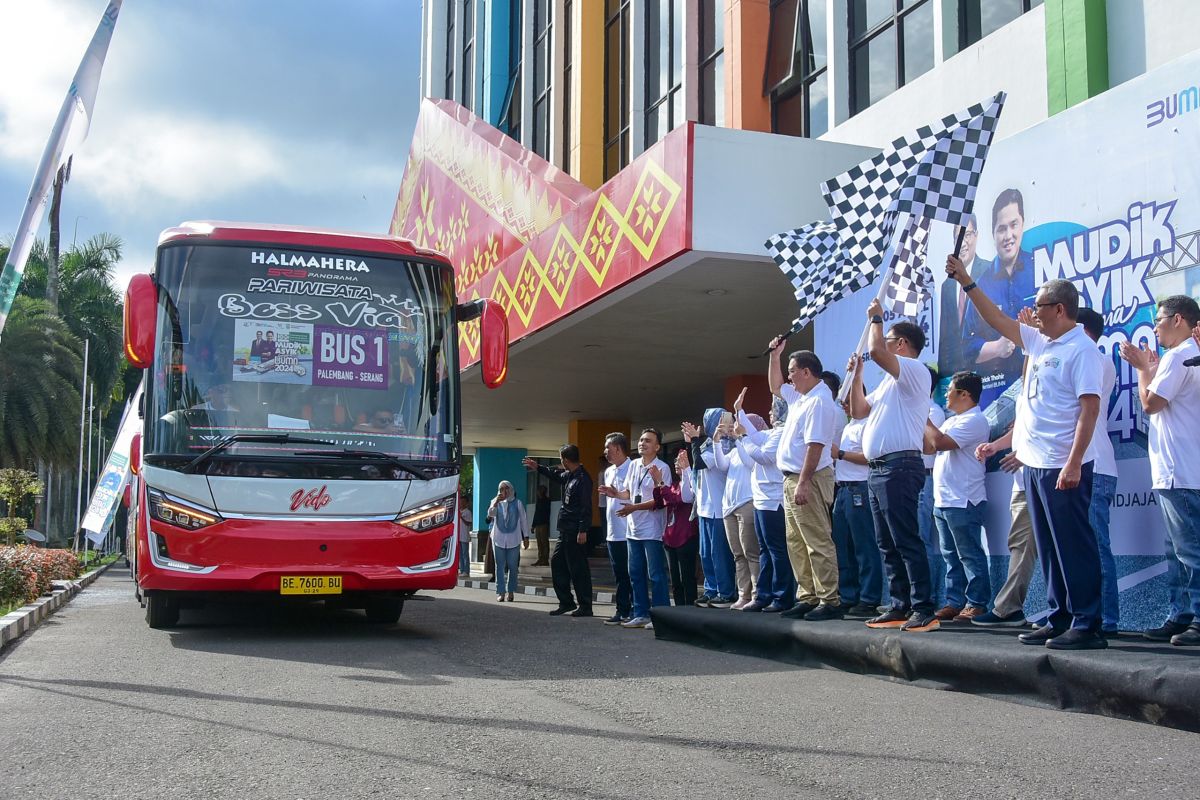 Pusri berangkatkan  ratusan orang mudik gratis bersama BUMN