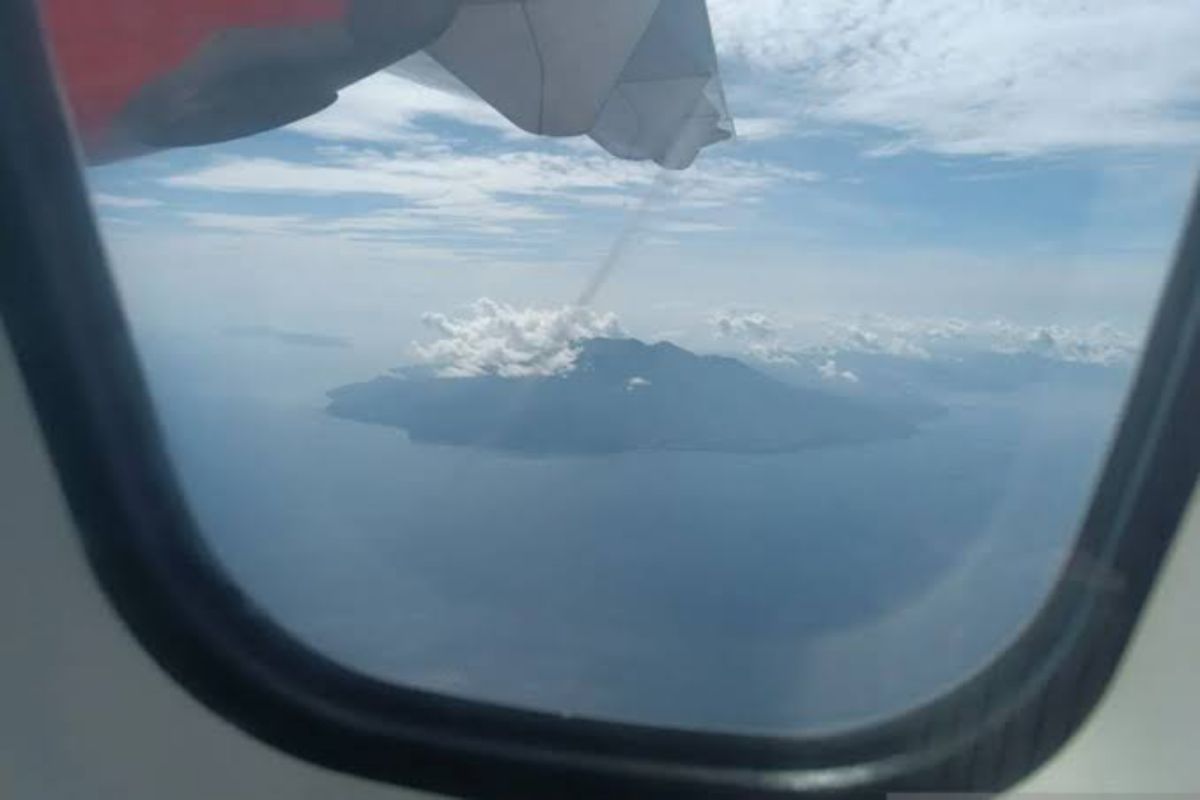 Badan Geologi minta warga tak dekati kawah Gunung Awu