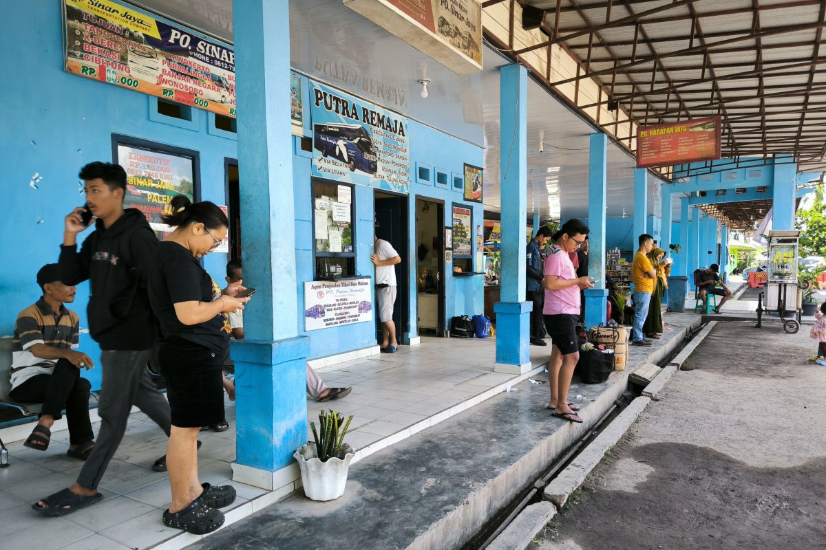 Terminal Tipe B Mulyojati pada H-2 lebaran masih ramai pemudik