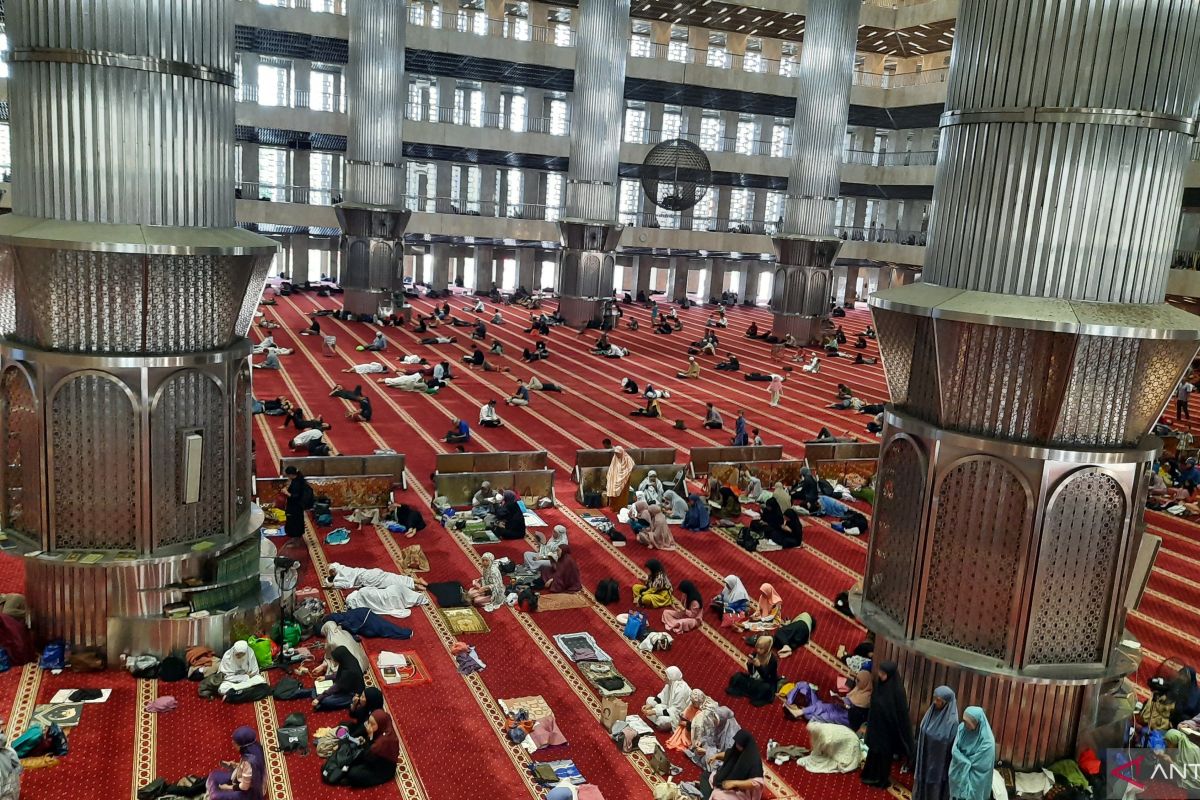 Pengelola Istiqlal: iktikaf bukan tak keluar dari masjid