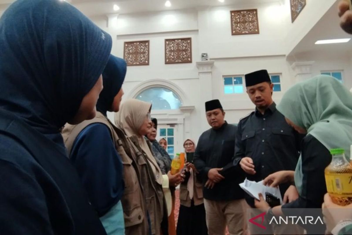 Pemkot Bukittinggi bagikan Penghargaan Tali Asih untuk Pilar Sosial