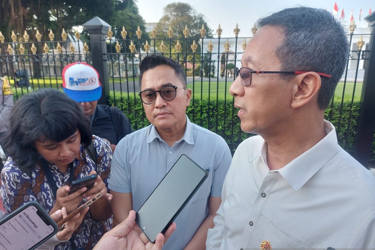 Jokowi menggelar "open house" untuk warga di Istana pada Lebaran 2024