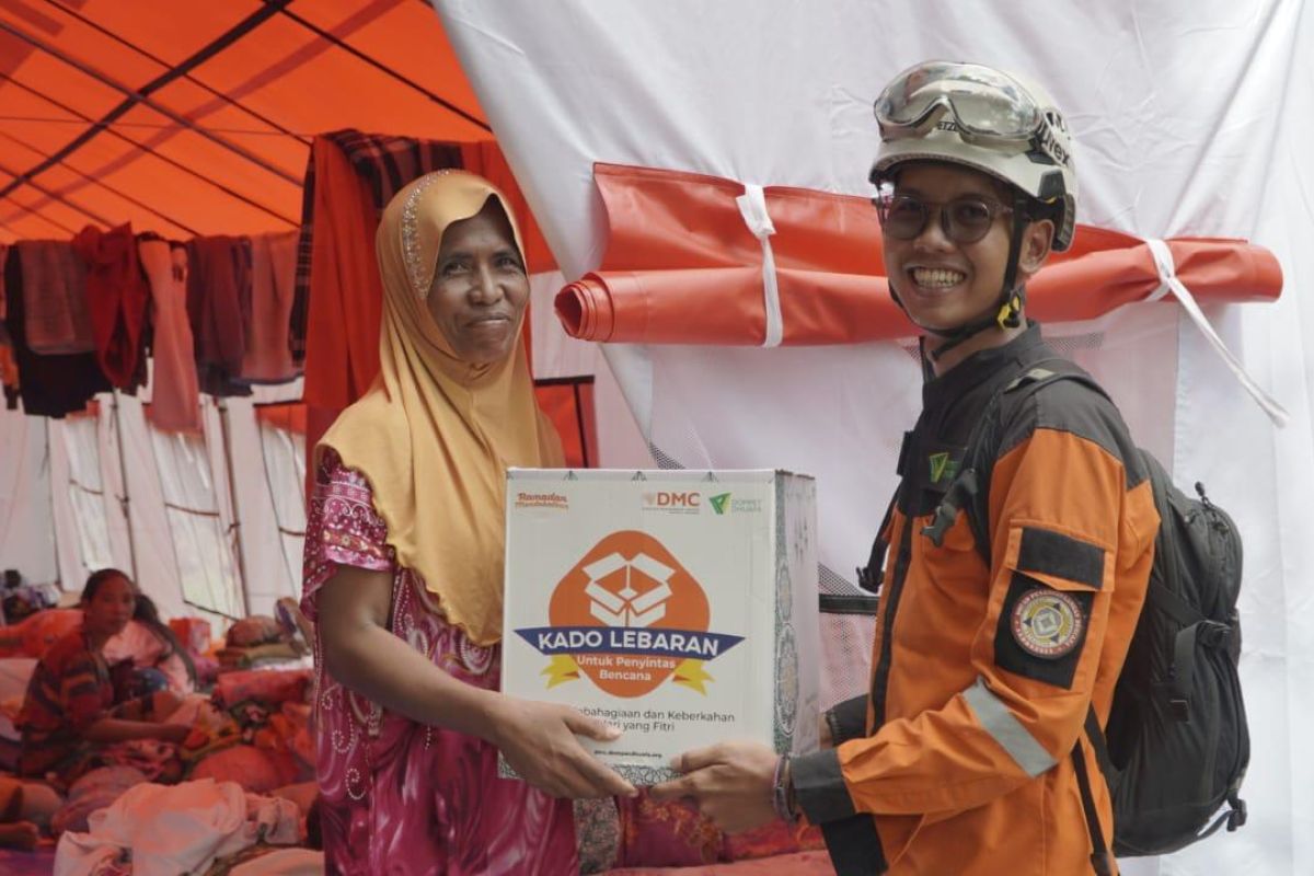 Dompet Dhuafa bagikan kado Lebaran kepada penyintas gempa di Pulau Bawean