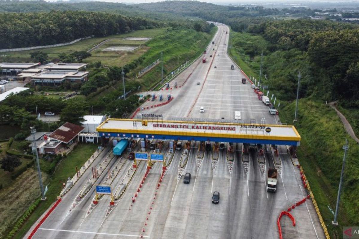 Arus lalu lintas hari ini kembali normal di jalan Tol Trans Jawa