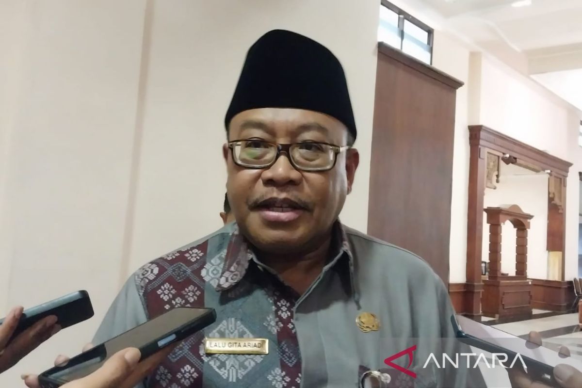 Pj Gubernur NTB ingatkan ASN tak menambah libur Lebaran