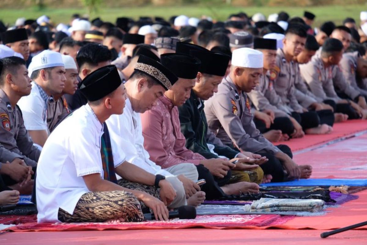 Polda Kaltara gelar Shalat Idul Fitri 1445 H bersama masyarakat di Tanjung Selor