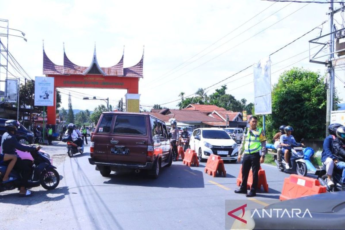 Lalu lintas ke Harau padat wisatawan