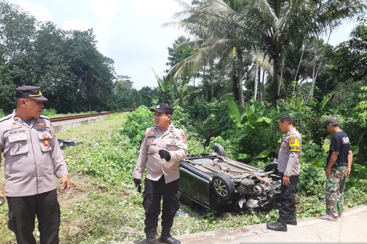 Mobil pemudik tertabrak KA di Serang