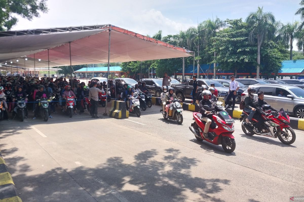 Arus balik pesepeda motor di Pelabuhan Bakauheni naik dua kali lipat