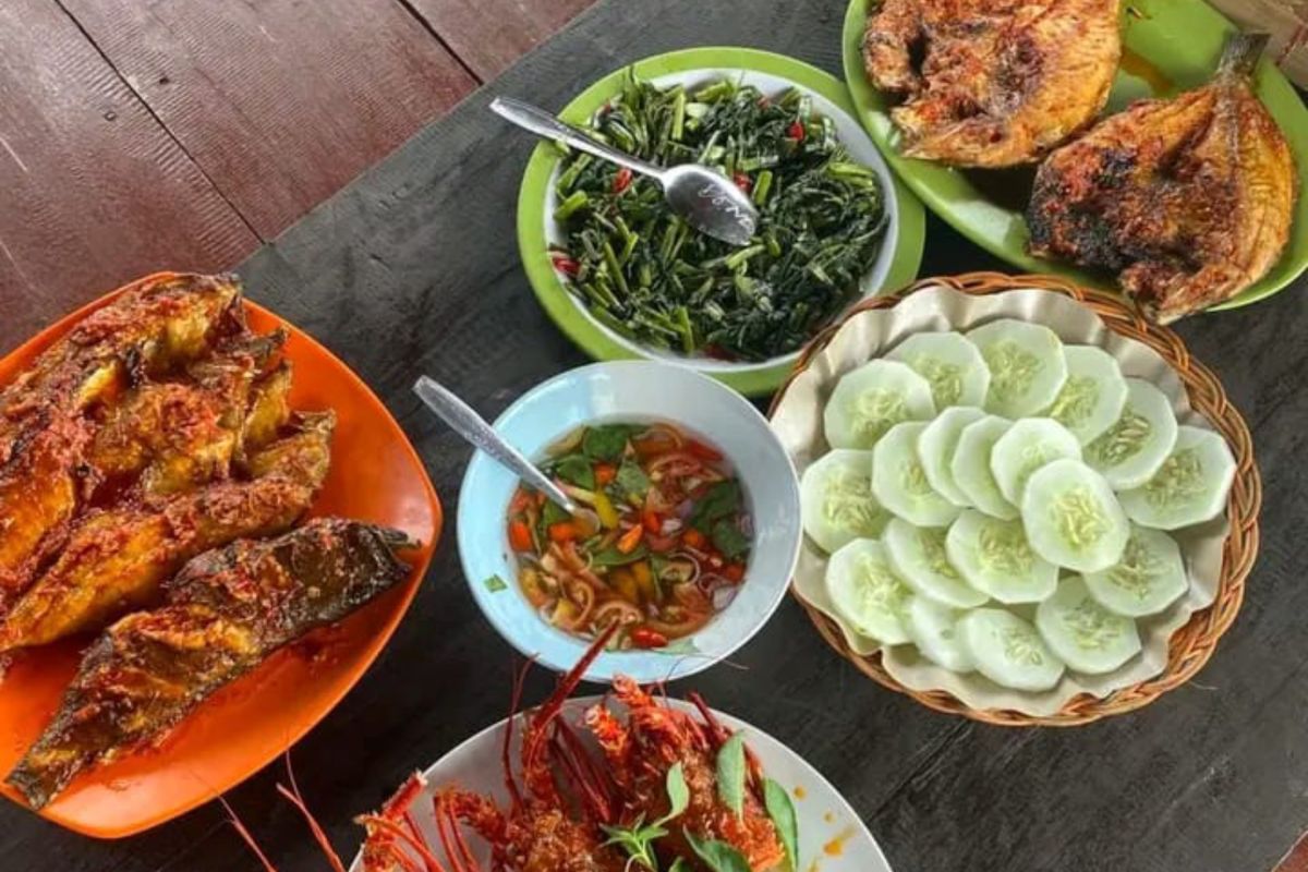 Nikmatnya kuliner ikan bakar di Pulau Osi saat libur Lebaran