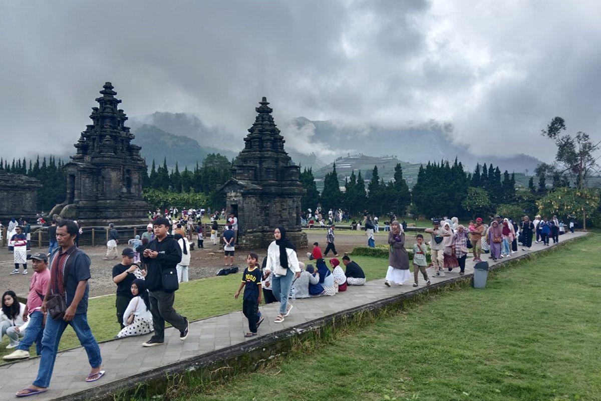 Cuaca ekstrem tidak halangi wisatawan berkunjung ke Dieng