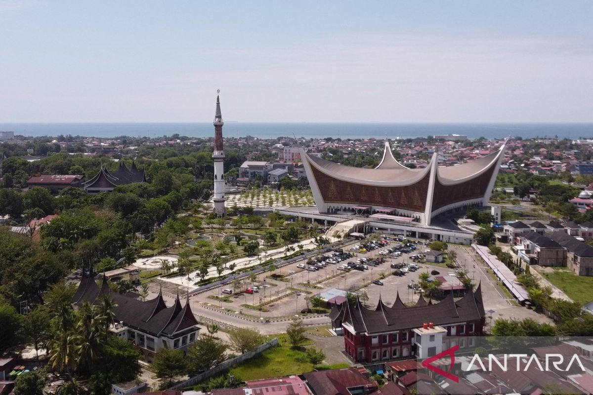 Penguatan hubungan dengan Arab Saudi alasan Sumbar ubah nama masjid