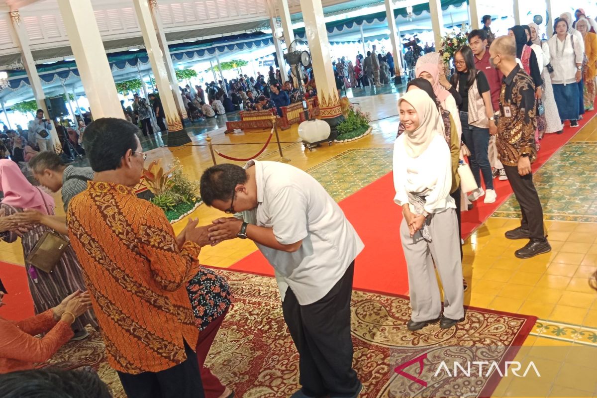 Ribuan warga hadiri open house Sri Sultan HB X di Kepatihan Yogyakarta
