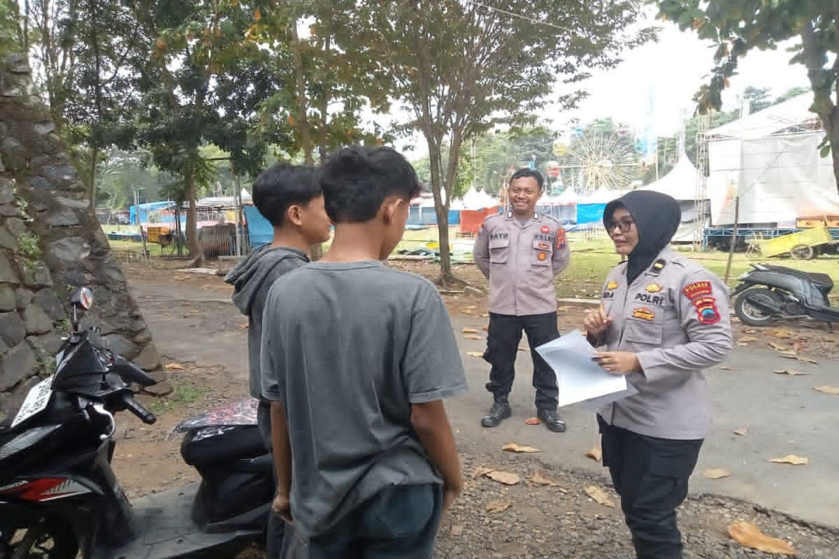 Polisi larang warga terbangkan balon udara liar