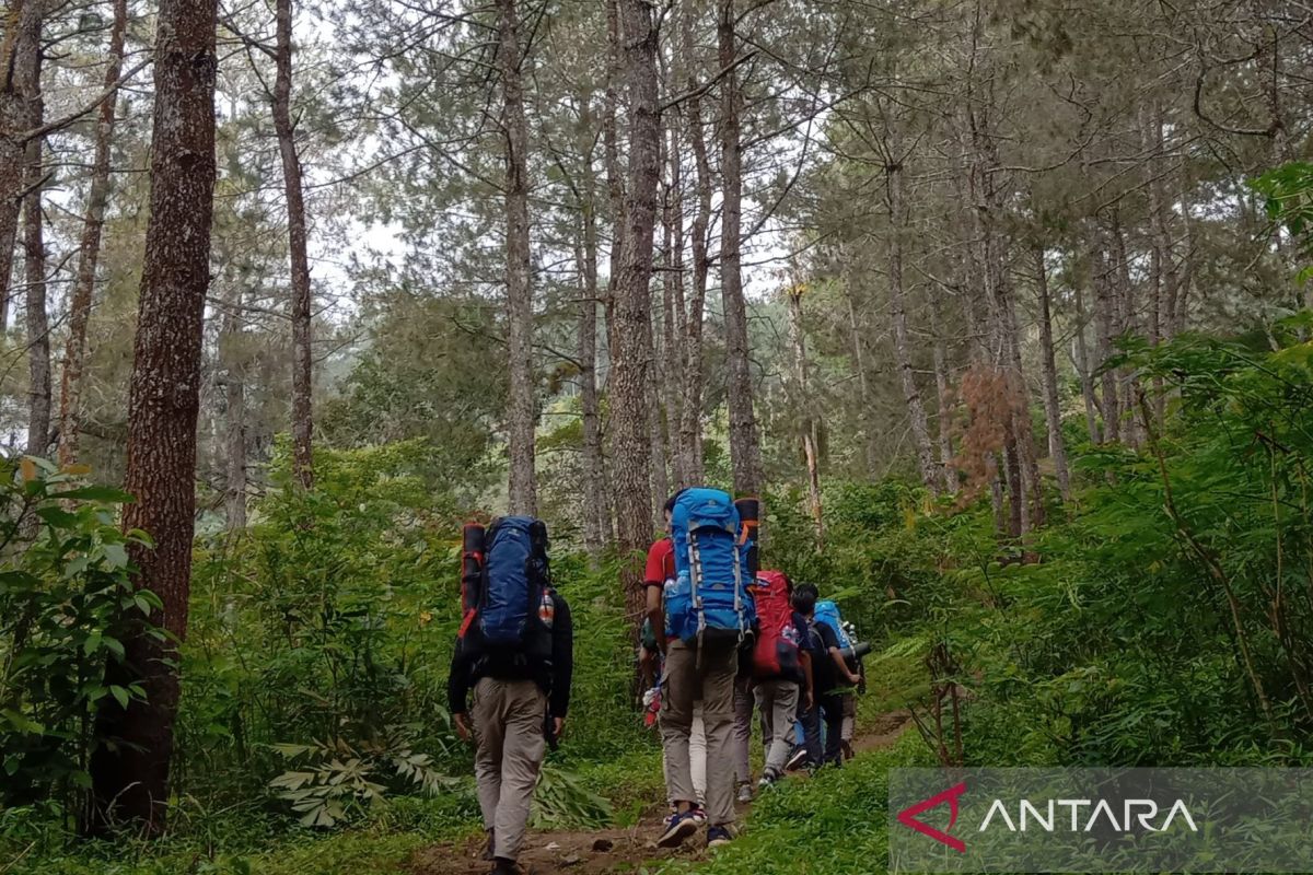 2.172 wisatawan mendaki Gunung Ciremai