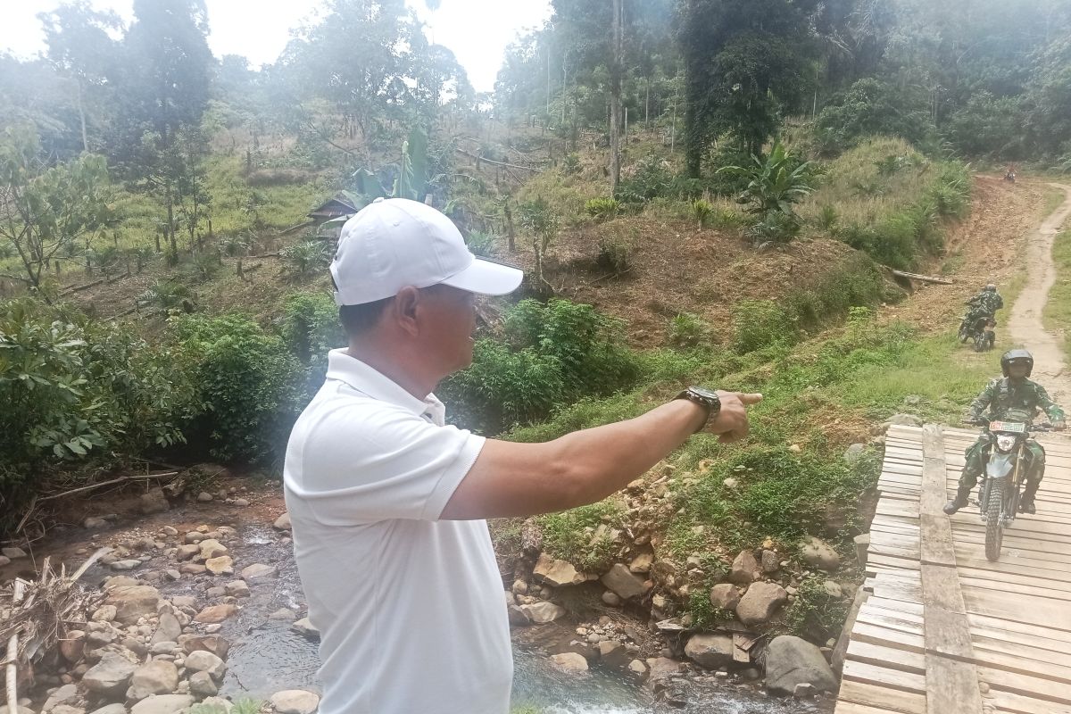 Pemkab Pasaman Barat bangun jalan ke daerah terisolir Rura Patontang