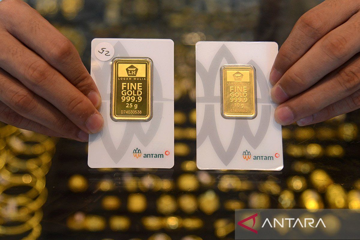 Harga emas Antam turun jadi Rp1,310 juta per gram