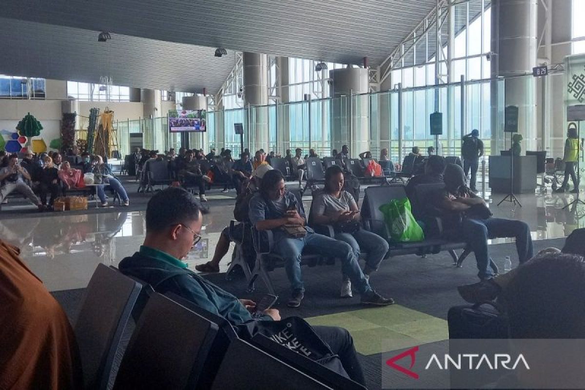 Bandara Sam Ratulangi tutup akibat erupsi Gunung Ruang