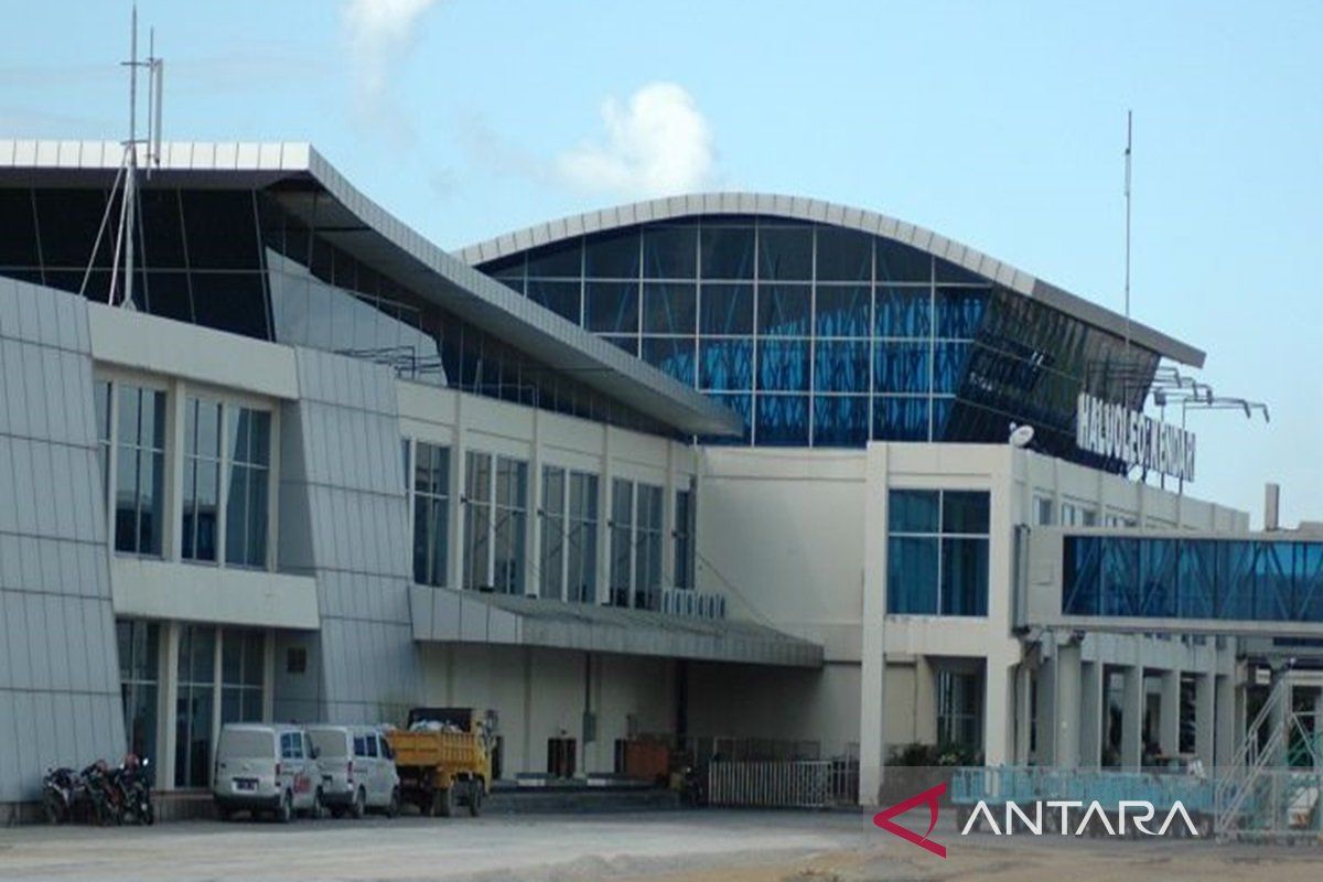 Arus balik Lebaran di Bandara Haluole Kendari aman dan lancar