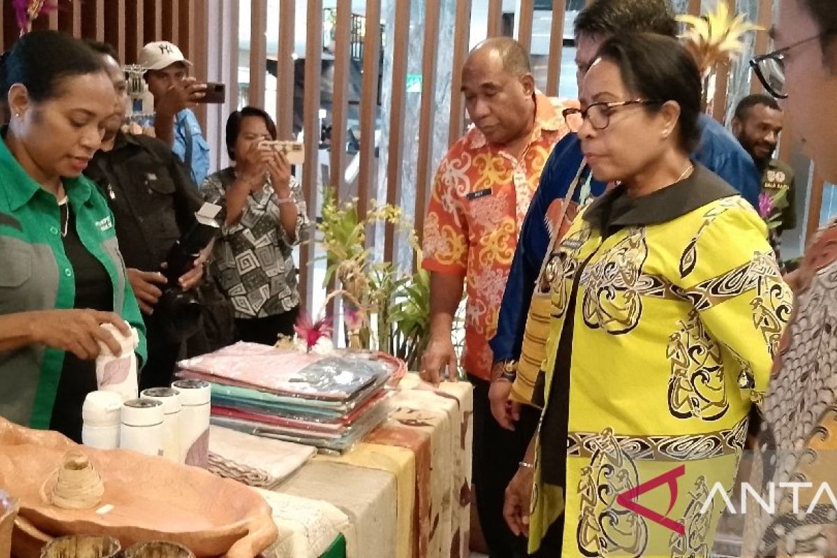 Kelompok tani hutan Rimba Jaya Biak Timur produksi minyak kayu putih