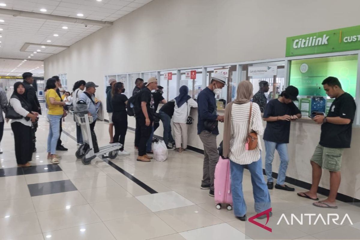 Ribuan penumpang tunda berangkat dampak abu  vulkanik Gunung Ruang