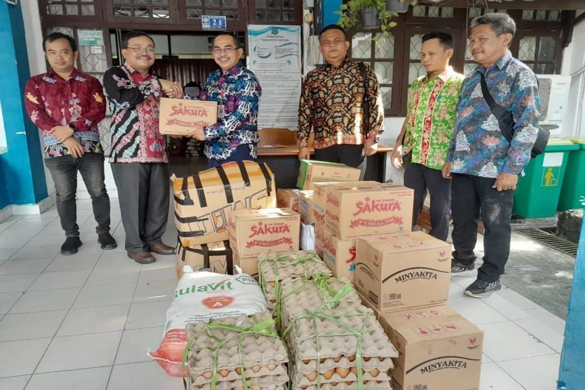 Sekretariat DPRD Kapuas salurkan bantuan untuk korban kebakaran