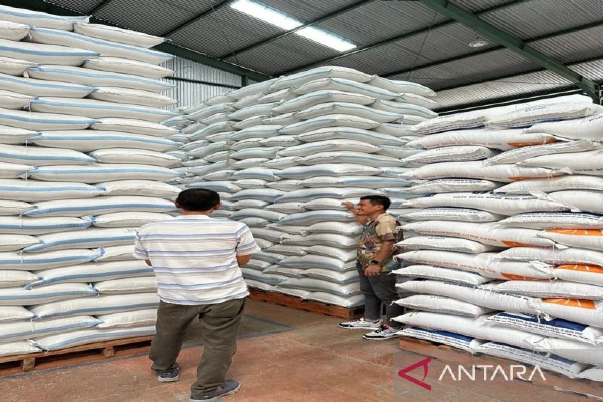 Bulog Surakarta sebut stok beras aman  capai 10.000 ton