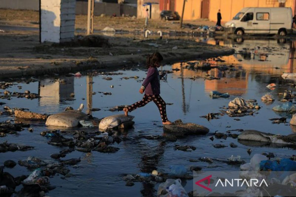 Ribuan ton sampah menumpuk di Gaza ancam nyawa pengungsi