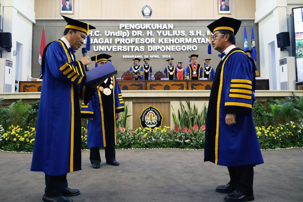 Ketua Muda  Tata Usaha Negara MA dapat gelar profesor dari Undip