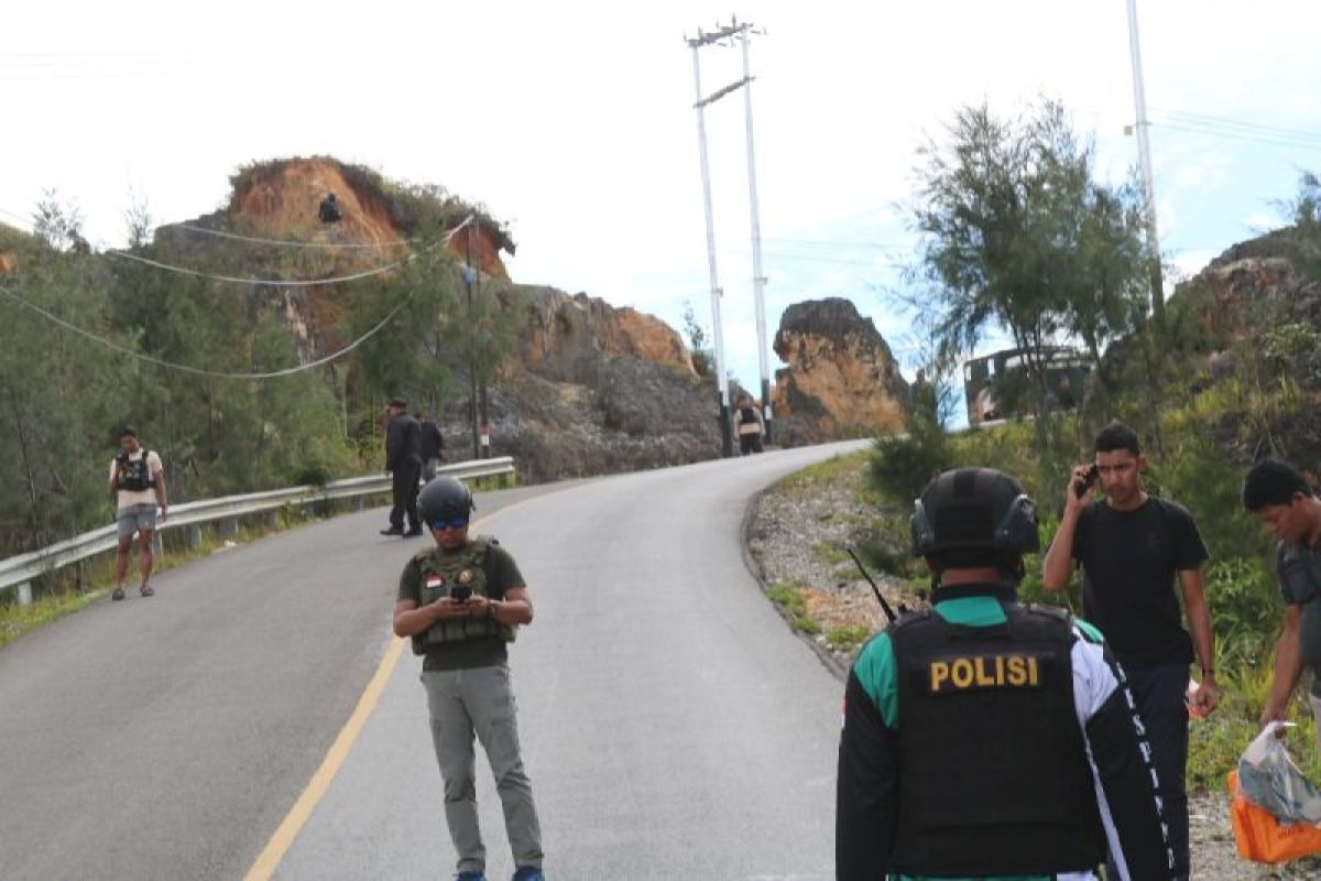 Polres Paniai selidiki dua kasus penganiayaan Jalan Trans Papua