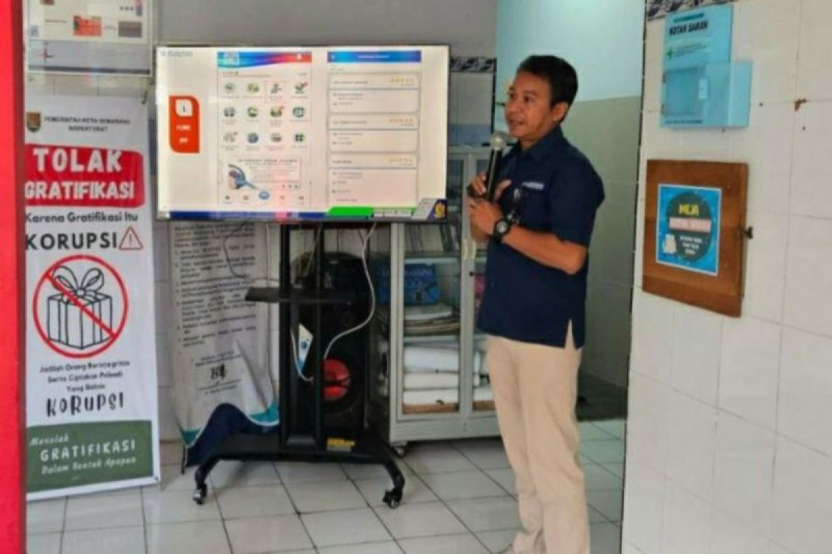 Sambil tunggu layanan, pasien Puskesmas Kedungmundu perbaru info Program JKN