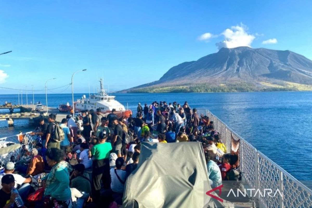 Masih mengandung gas belerang, udara sekitar Gunung Ruang, Sulut